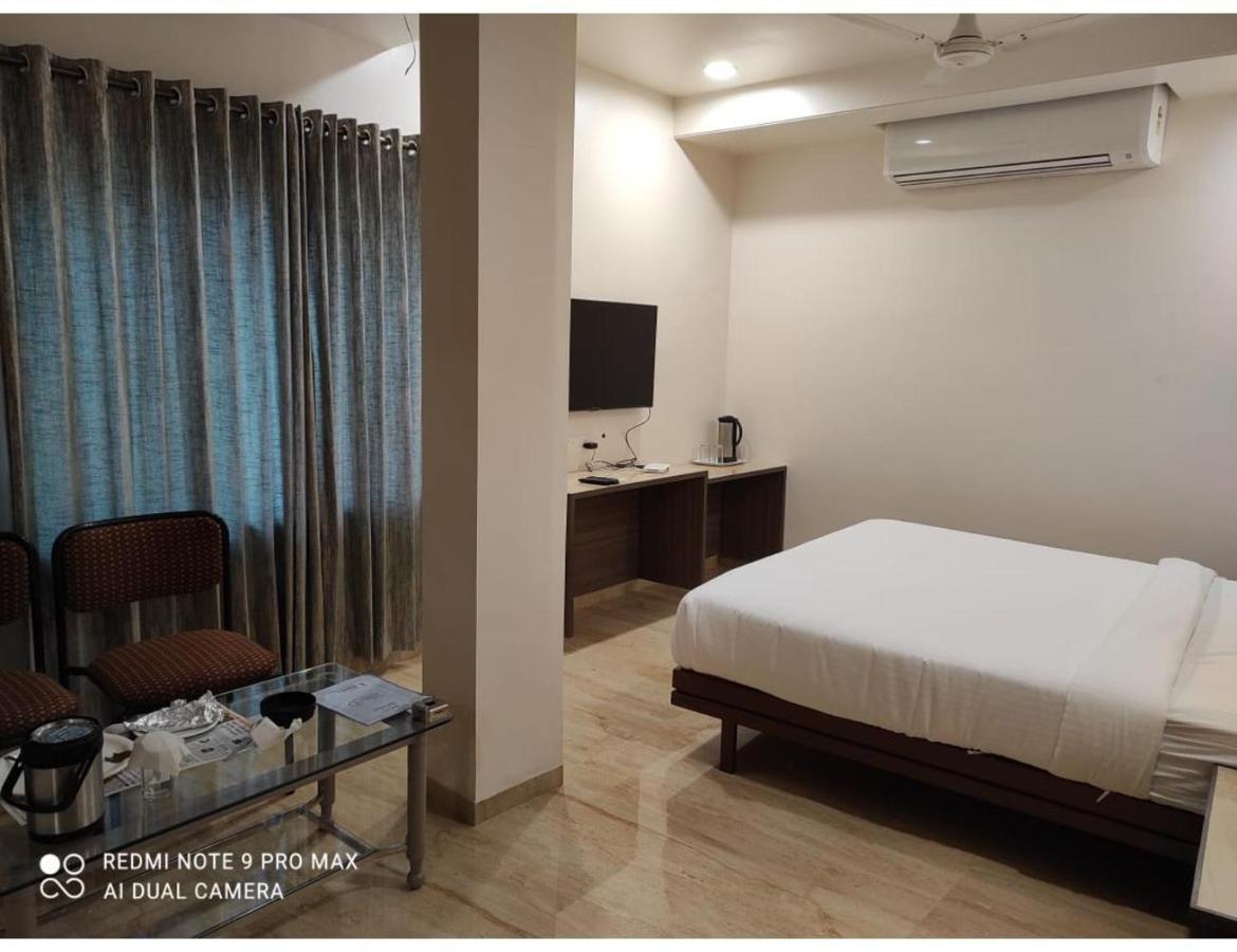 Hotel Dwarka, Nagpur Exterior photo